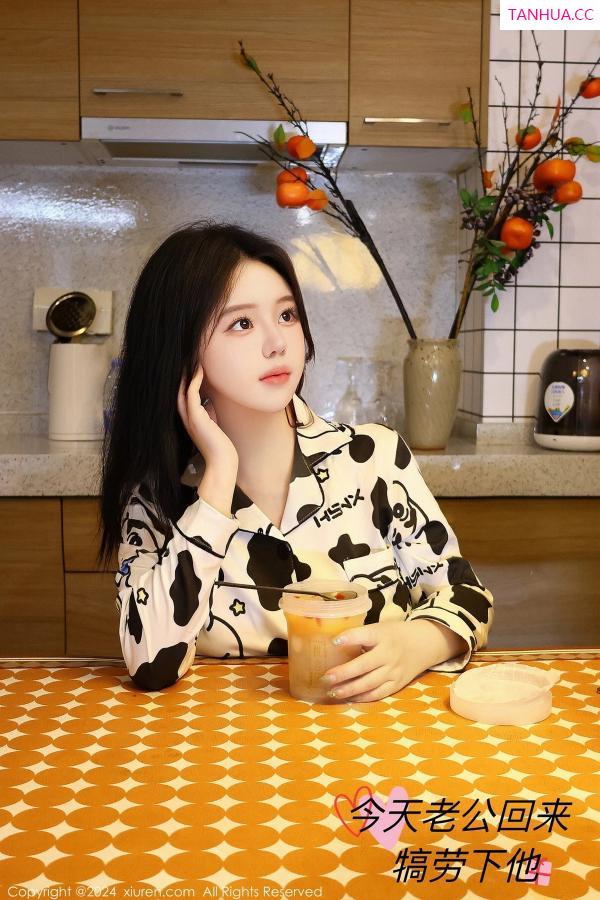   [XiuRen]高清写真图 2024.05.10 No.8517 小薯条nienie 美臀性感第2张图片